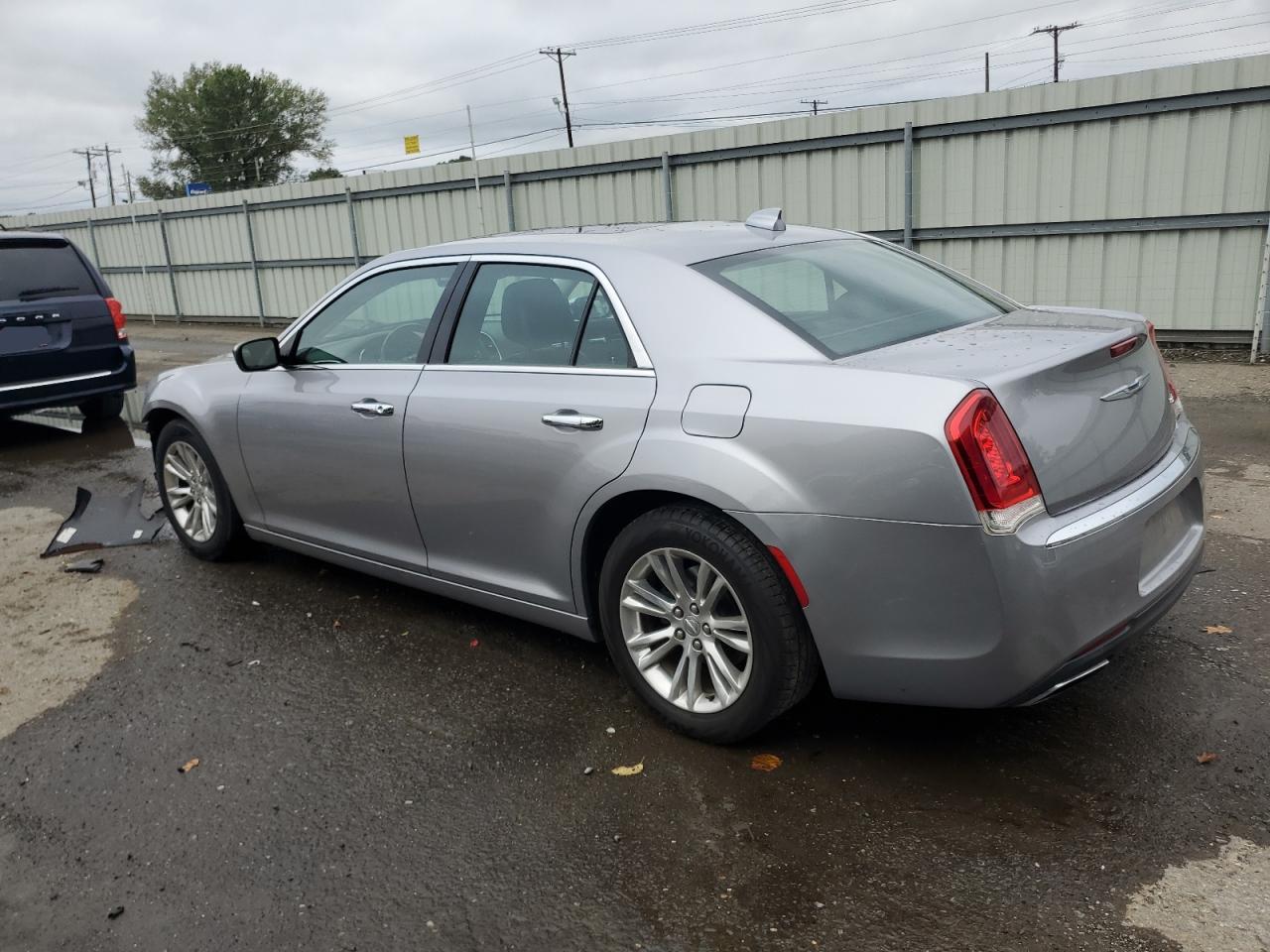 2017 Chrysler 300 - Image 2