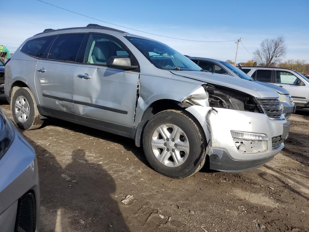 VIN 1GNKRFKD4FJ340392 2015 CHEVROLET TRAVERSE no.4