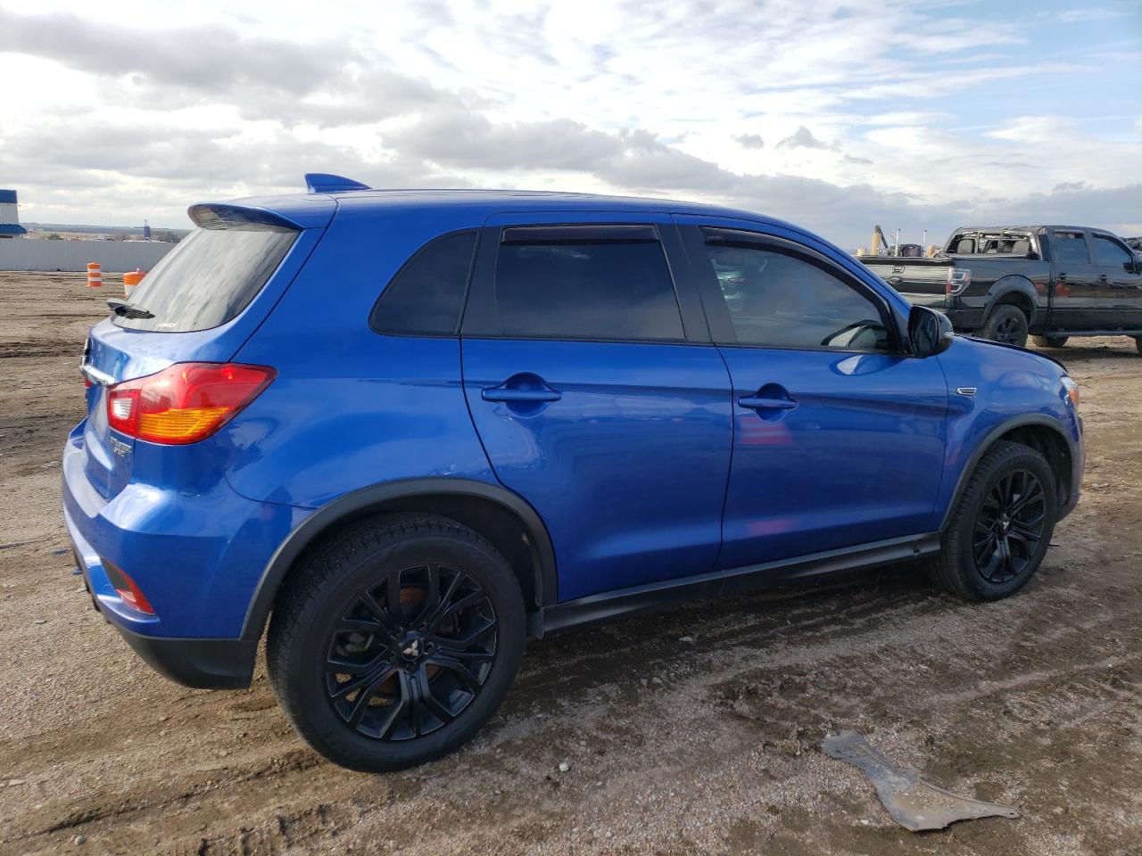 2018 Mitsubishi Outlander - Image 3