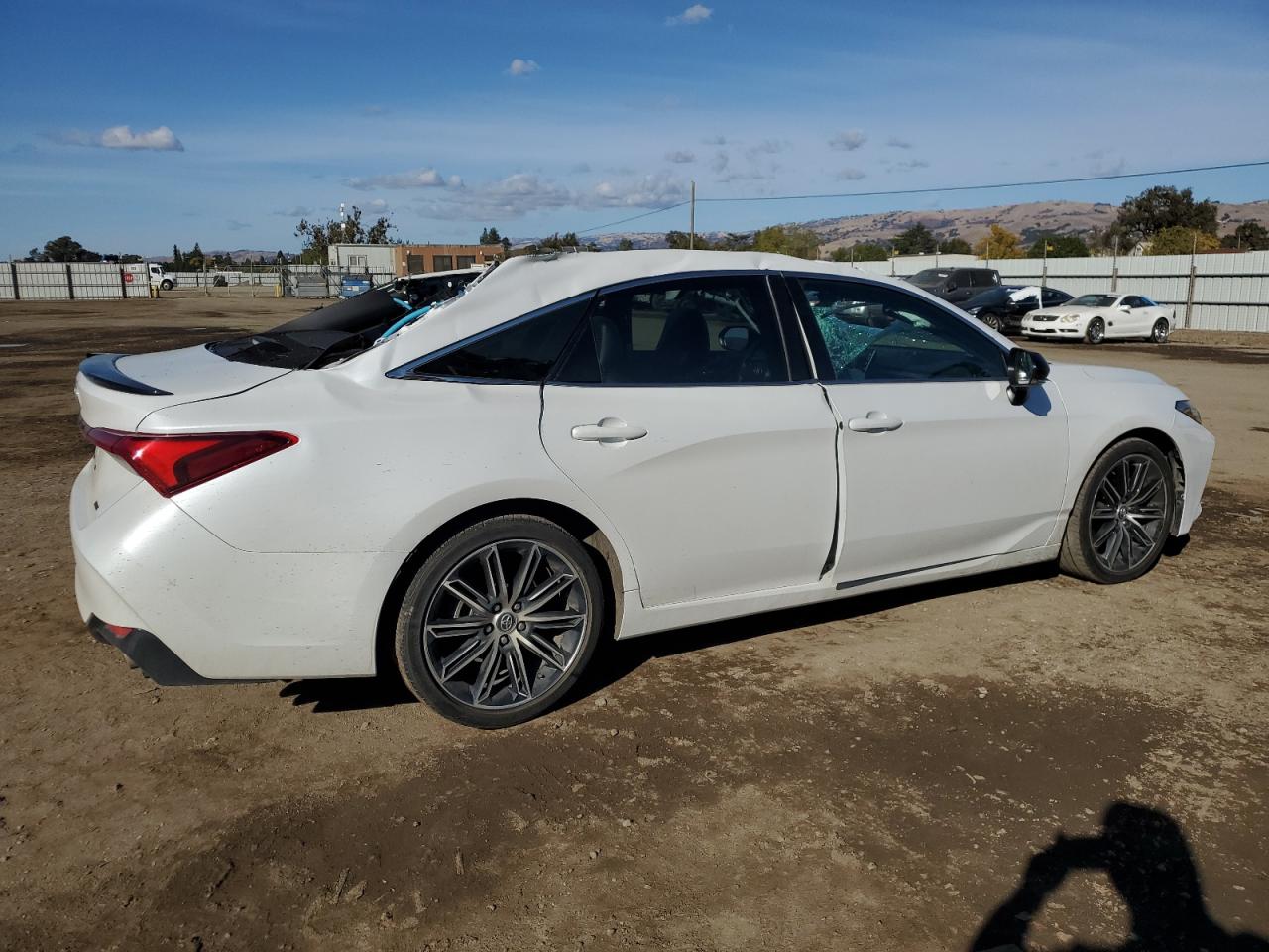 2020 Toyota Avalon - Image 3