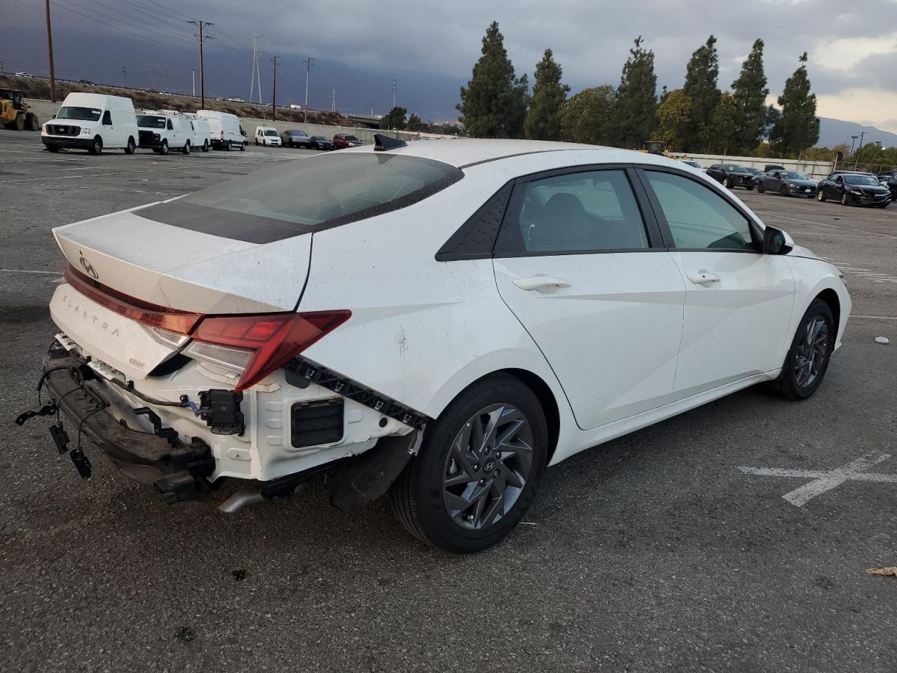 2024 Hyundai Elantra - Image 3