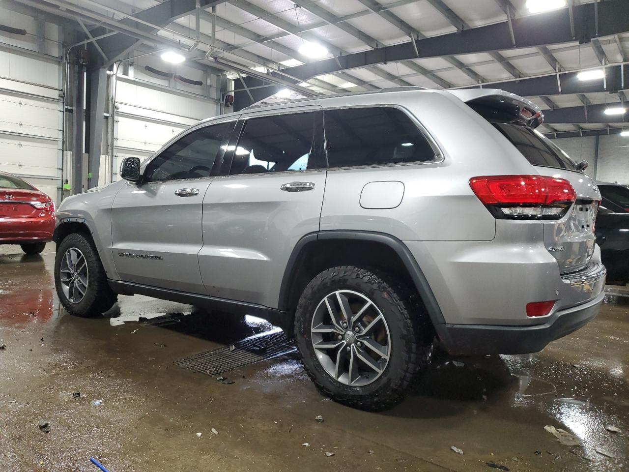 2017 Jeep Grand Cherokee - Image 2