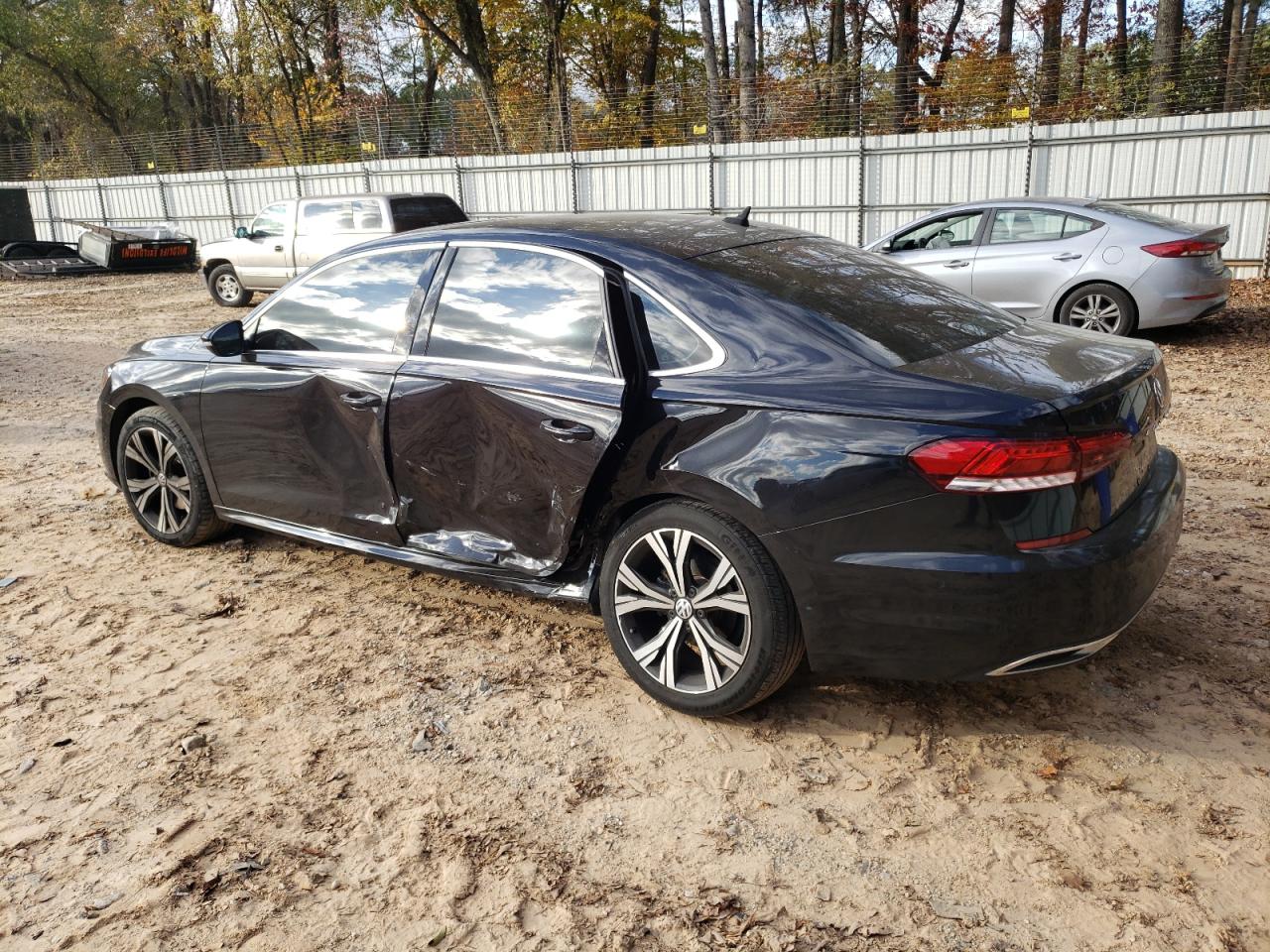 2020 Volkswagen Passat - Image 2