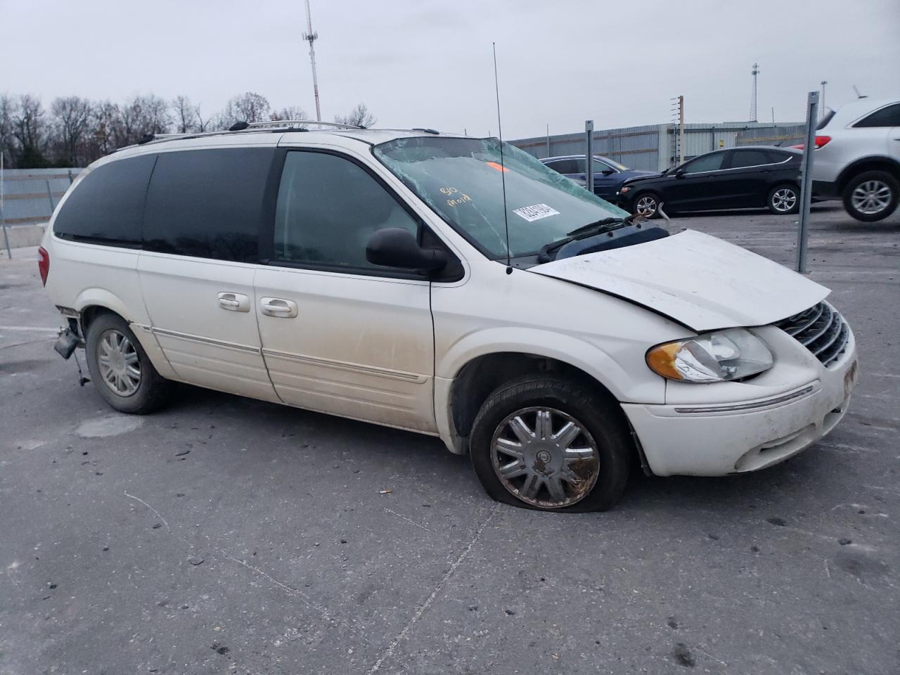 2006 Chrysler Town & Country - Image 4