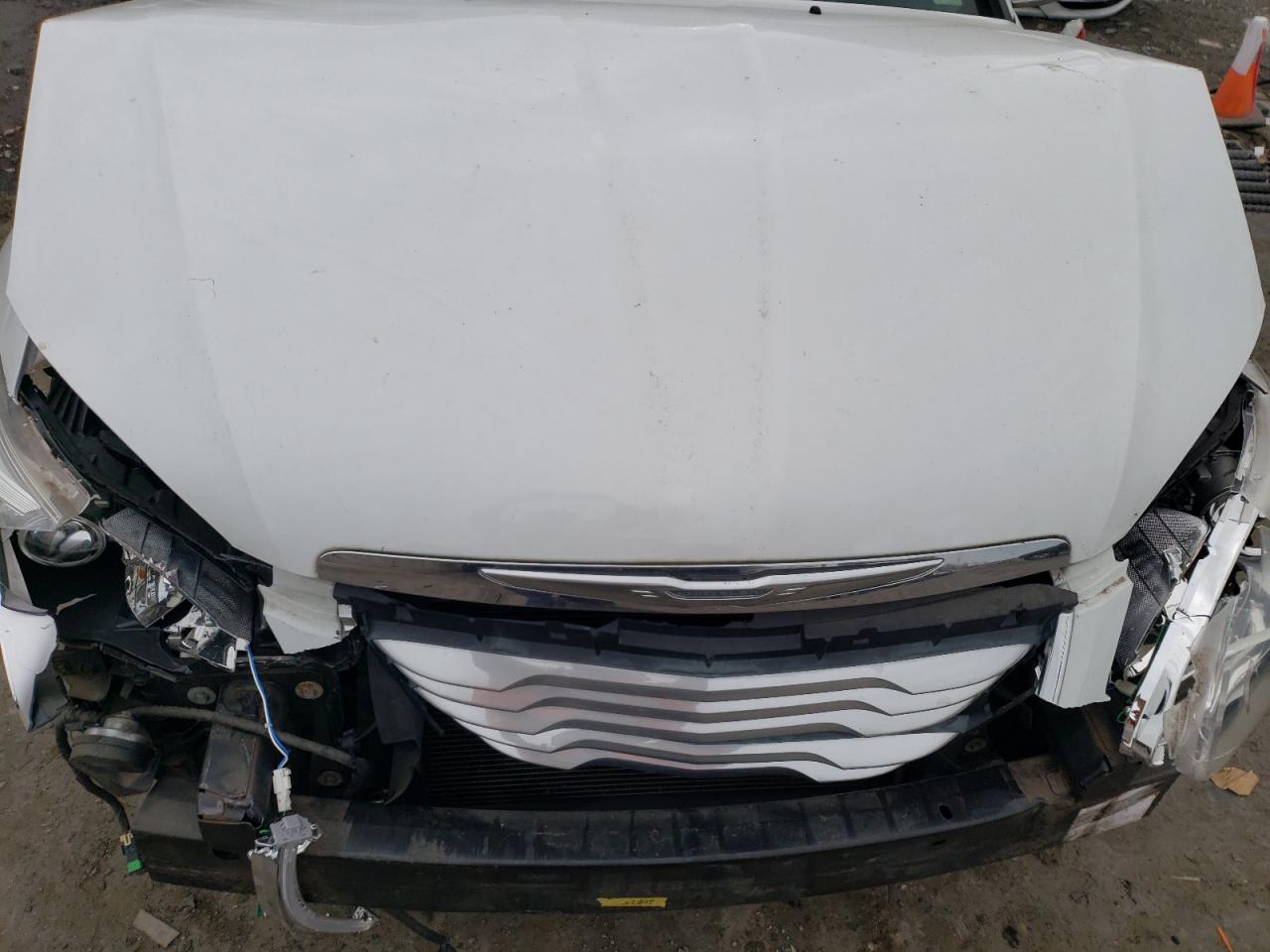 2011 Chrysler 200 - Image 11