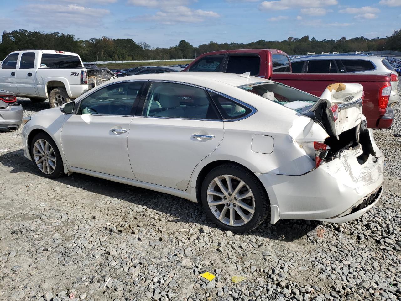 2014 Toyota Avalon - Image 2