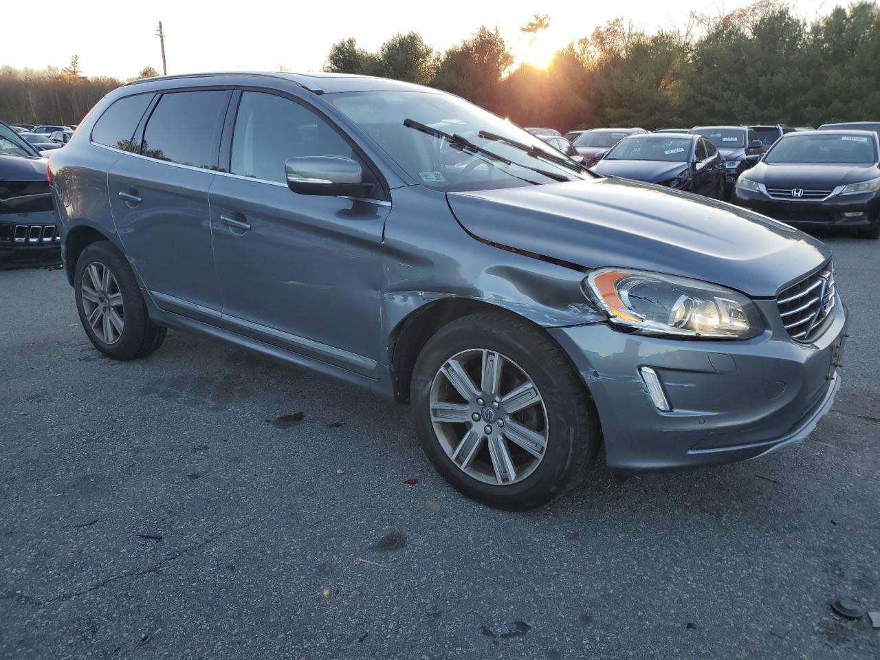 2017 Volvo XC60 - Image 4