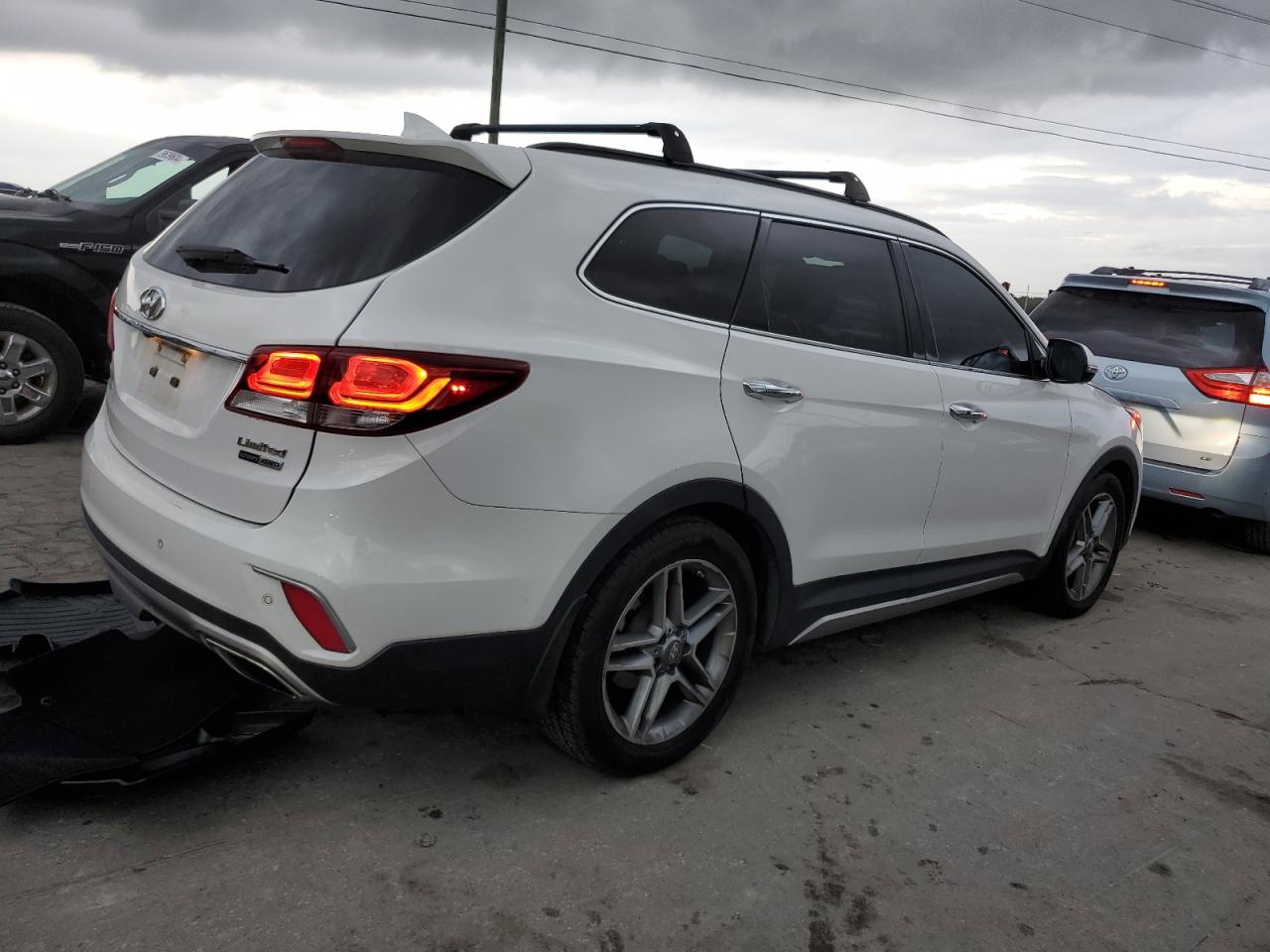 2018 Hyundai Santa Fe - Image 3