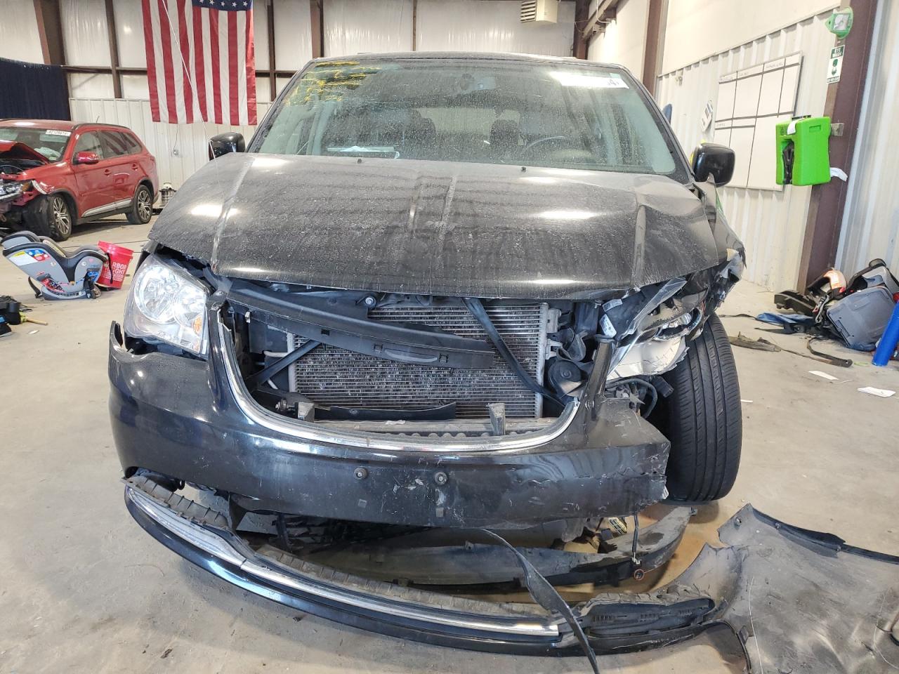 2016 Chrysler Town & Country - Image 5