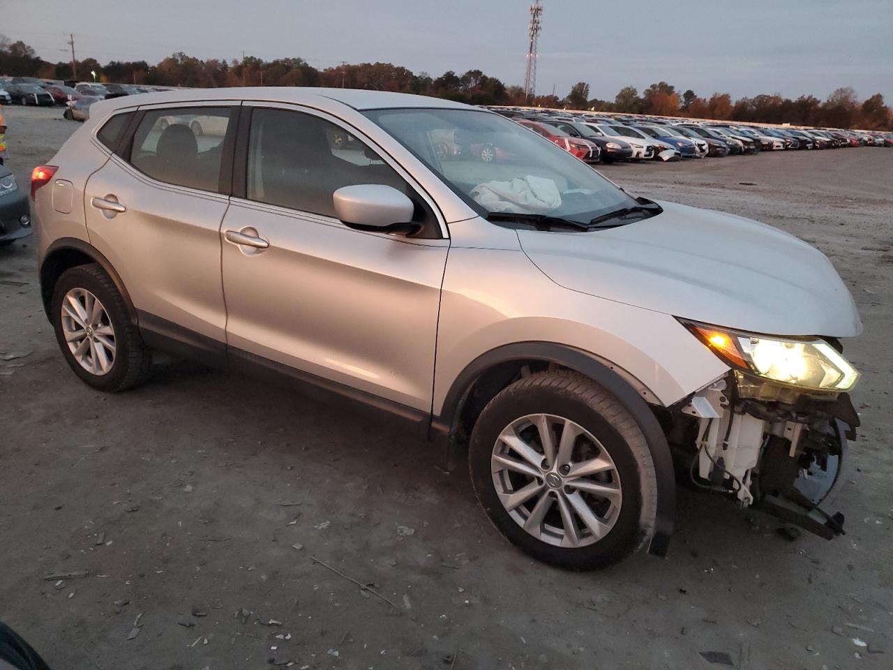 2018 Nissan Rogue - Image 4
