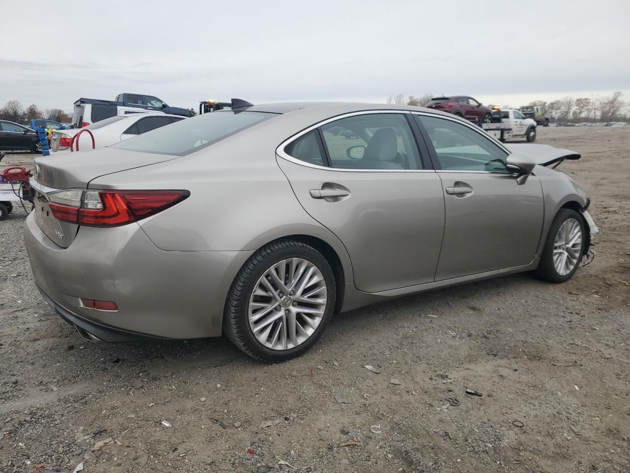 2016 Lexus ES - Image 3