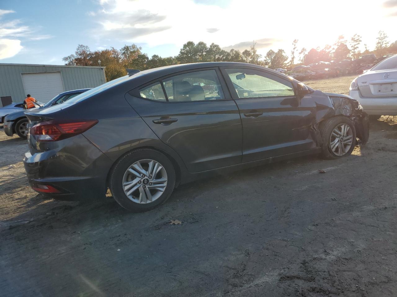 2020 Hyundai Elantra - Image 3