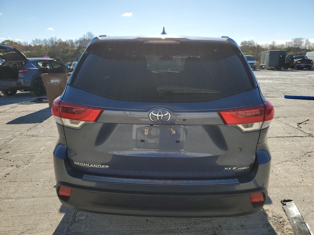 VIN 5TDJZRFHXKS744149 2019 TOYOTA HIGHLANDER no.6