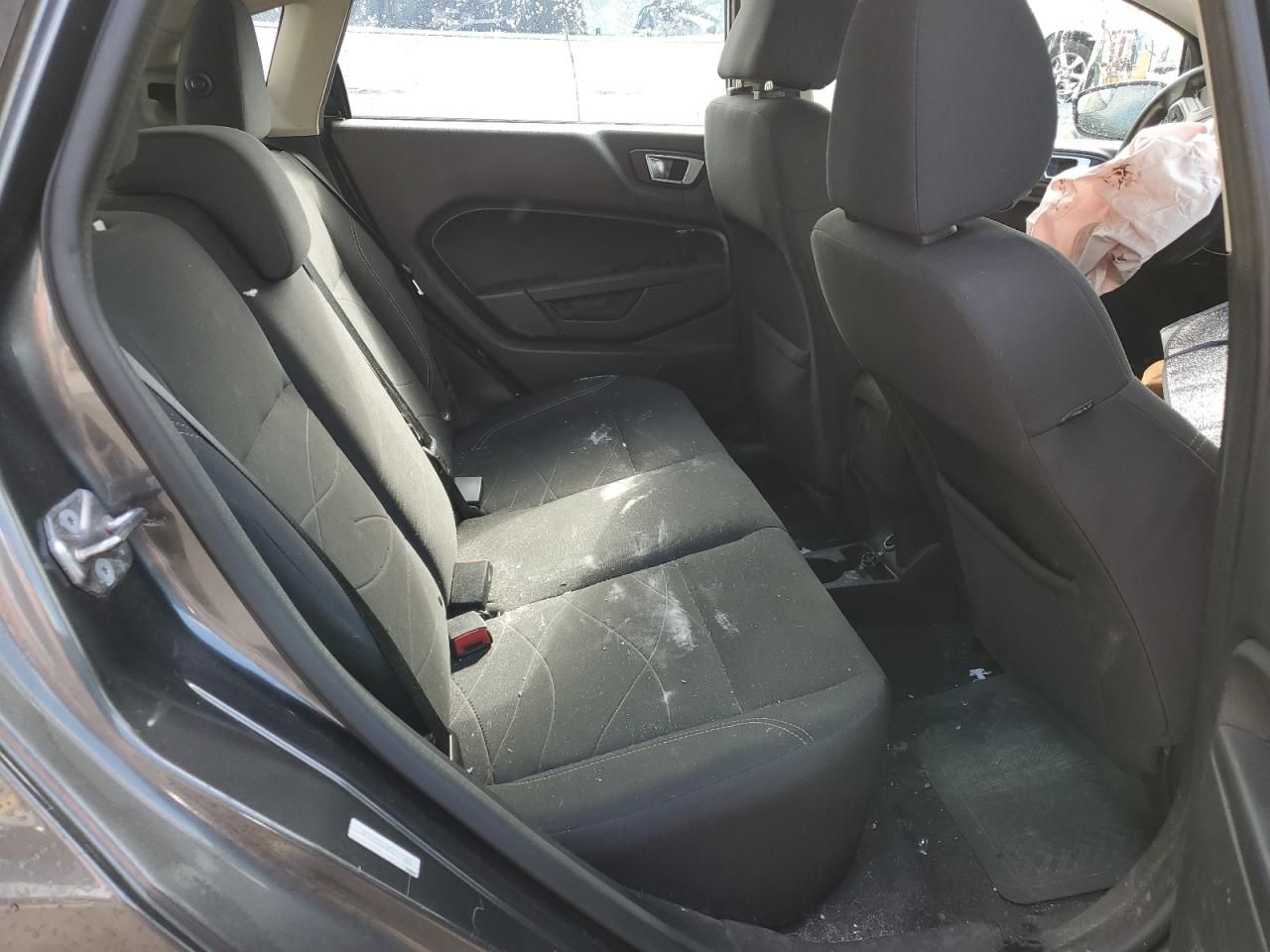2015 Ford Fiesta - Image 11