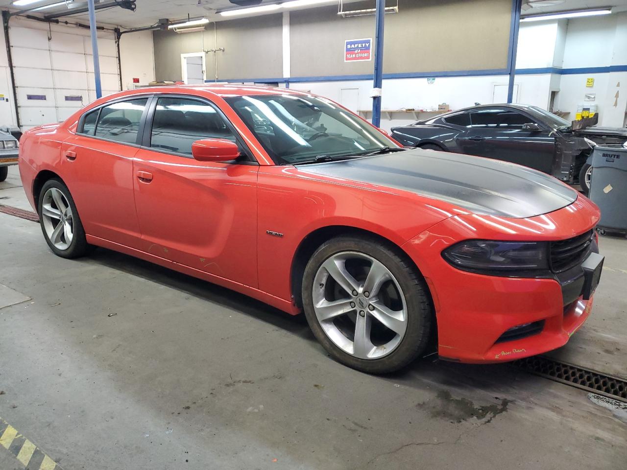 VIN 2C3CDXCT5HH563086 2017 DODGE CHARGER no.4