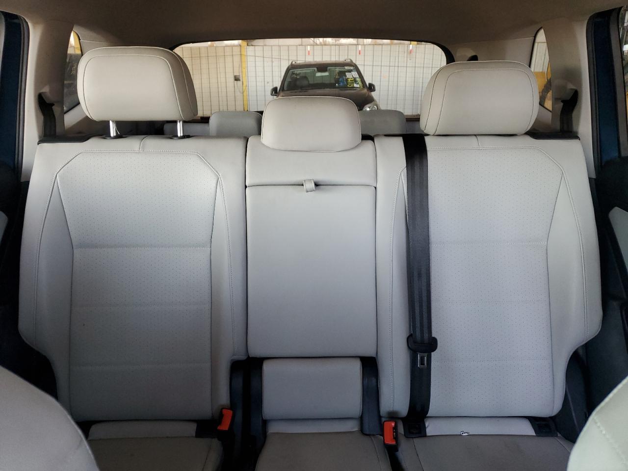 2018 Volkswagen Tiguan - Image 10
