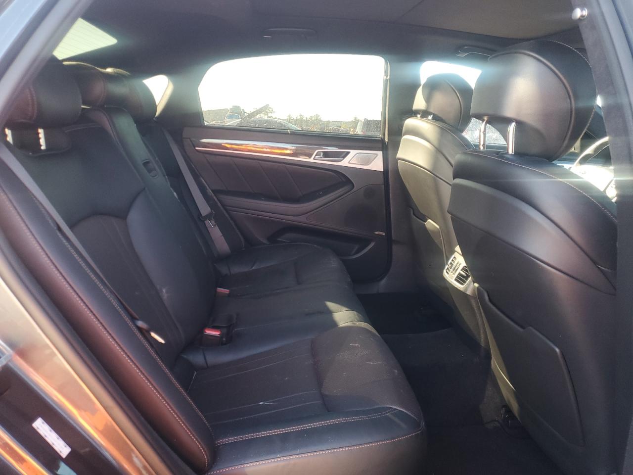 2018 Genesis G80 - Image 11