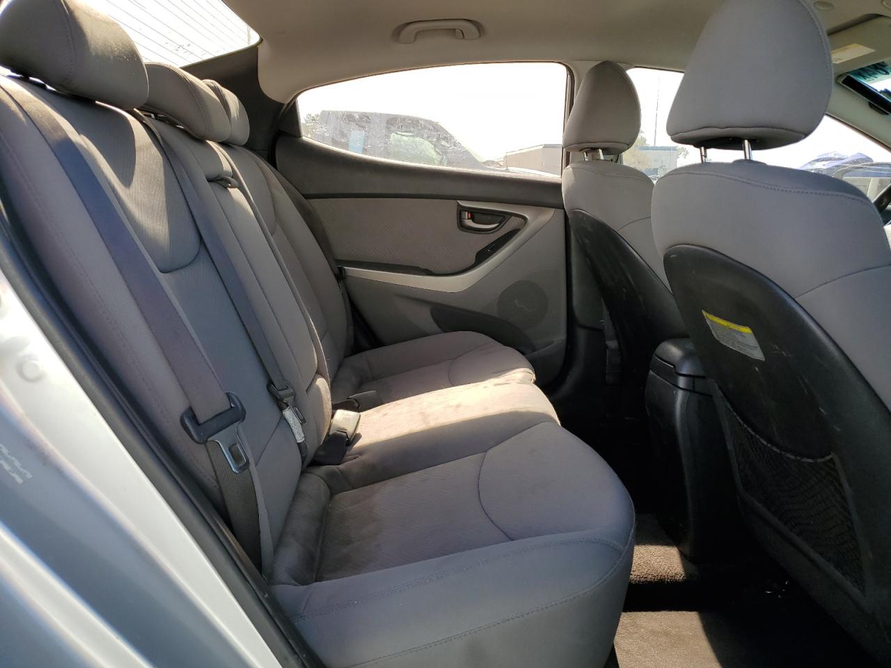2011 Hyundai Elantra - Image 10