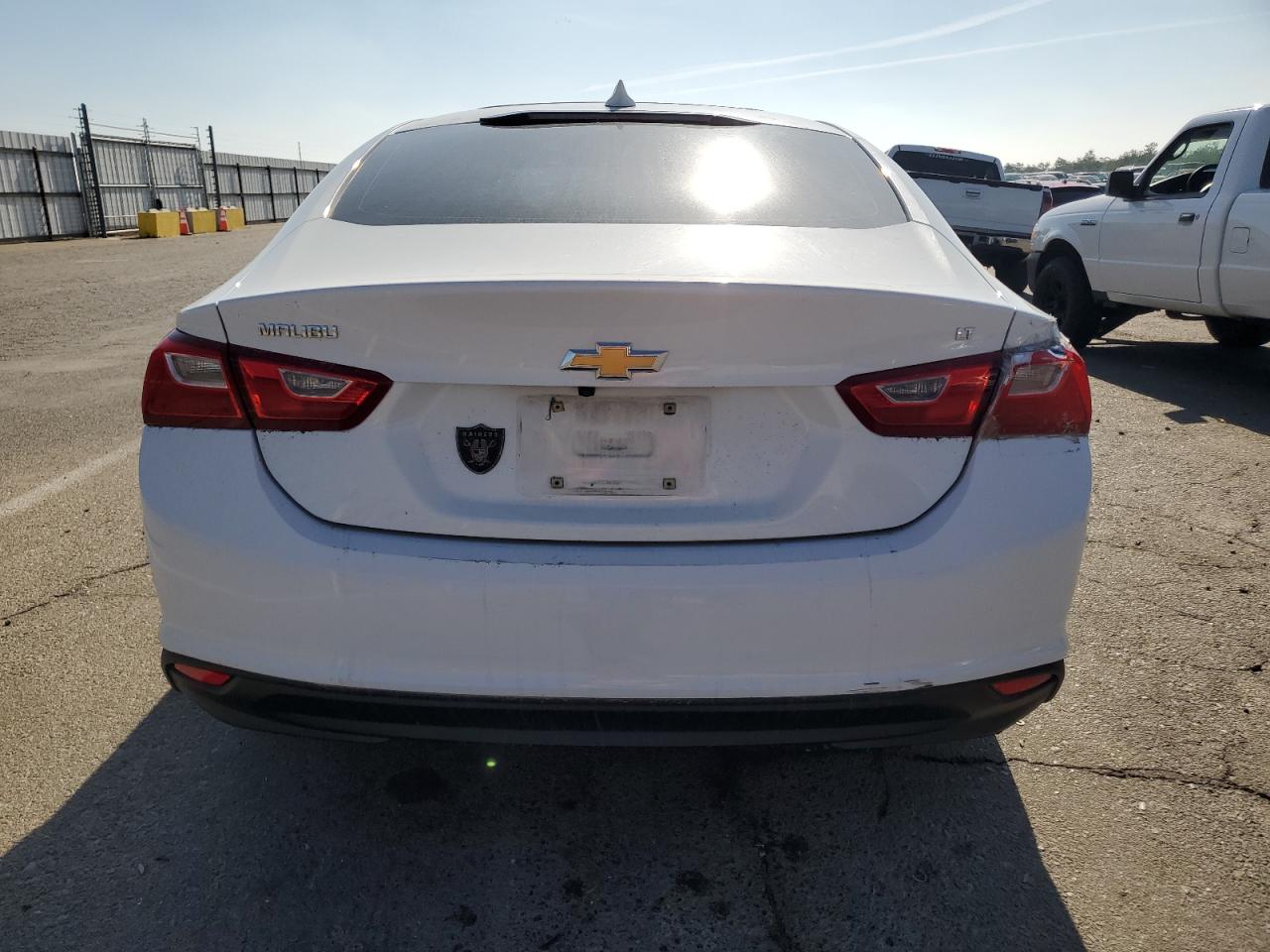 VIN 1G1ZD5ST2JF133138 2018 CHEVROLET MALIBU no.6