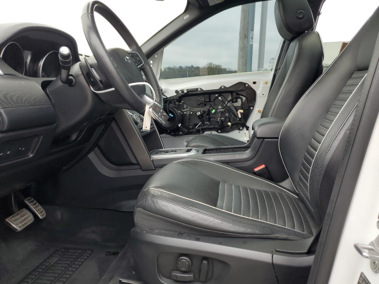 2017 Land Rover Discovery - Image 7