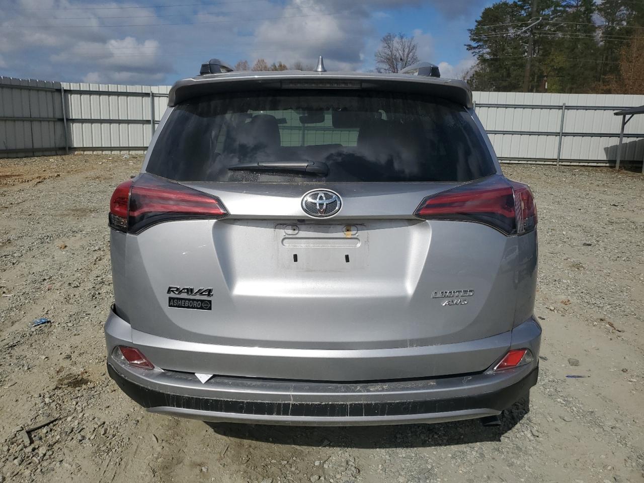 2017 Toyota RAV 4 - Image 6