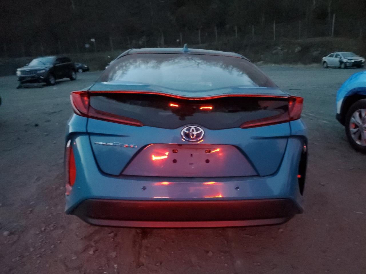 VIN JTDKARFP4J3102142 2018 TOYOTA PRIUS no.6