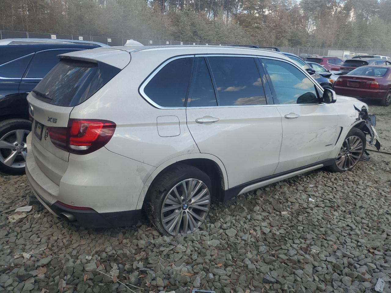 VIN 5UXKR0C57G0S89313 2016 BMW X5 no.3