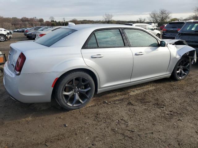  CHRYSLER 300 2022 Srebrny