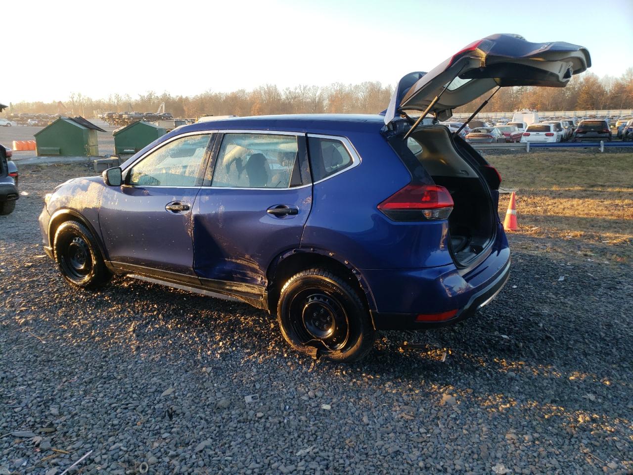 2018 Nissan Rogue - Image 2