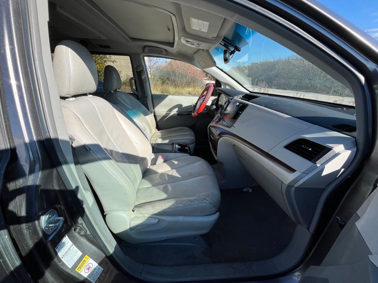 2011 Toyota Sienna - Image 5