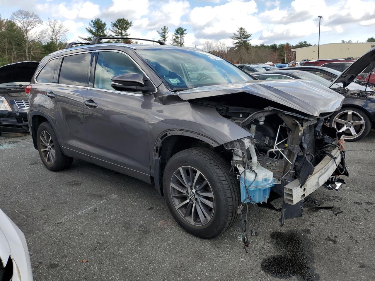2017 Toyota Highlander - Image 4