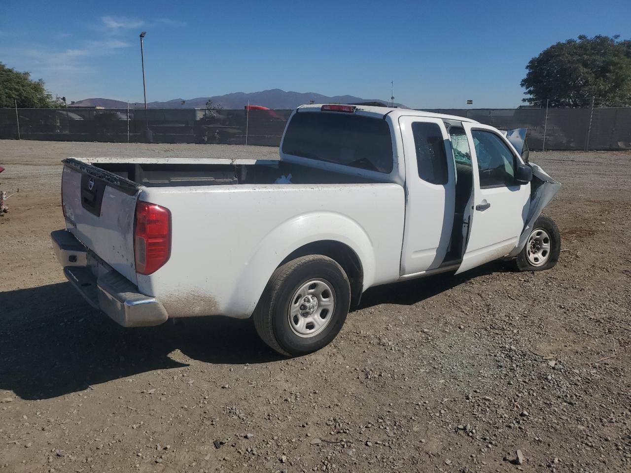 2016 Nissan Navara (Frontier) - Image 3
