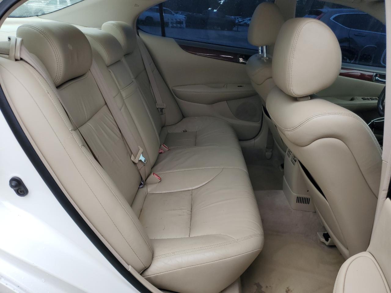 2003 Lexus ES - Image 10