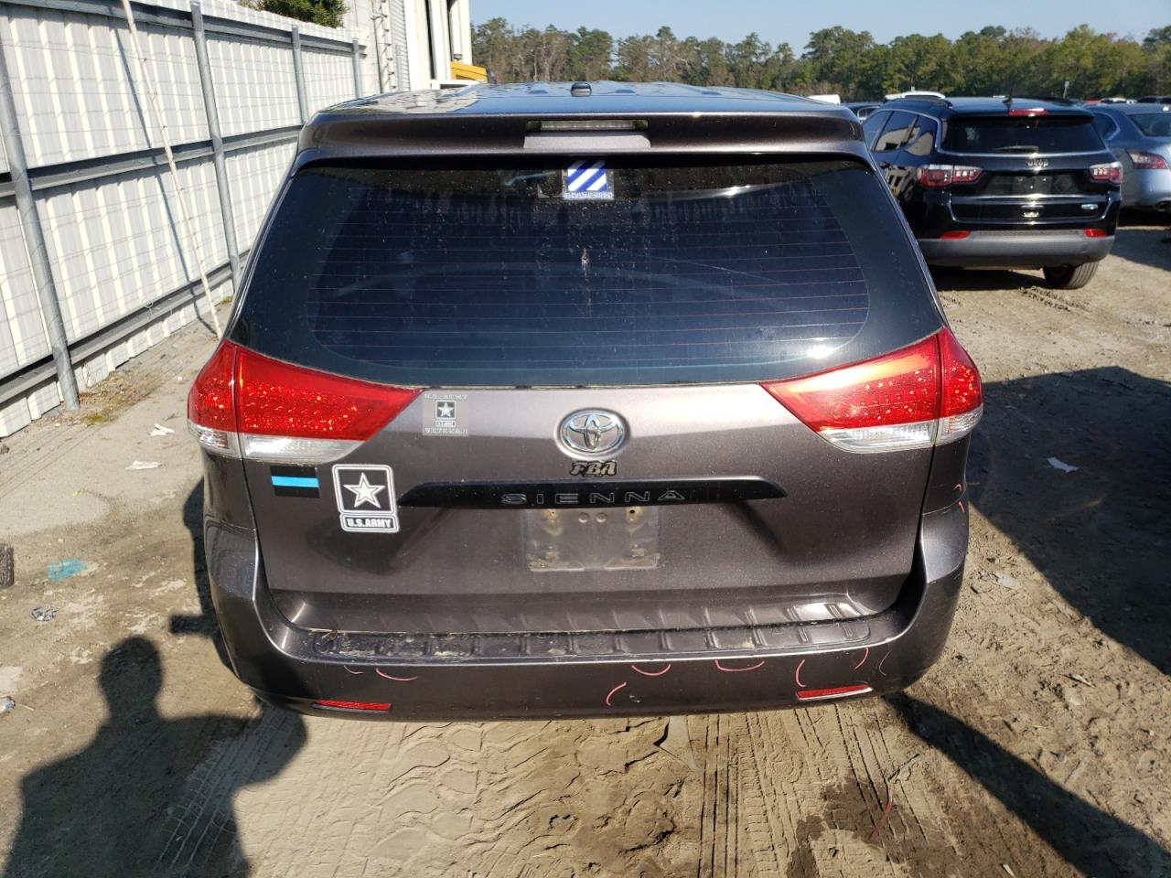 2014 Toyota Sienna - Image 6