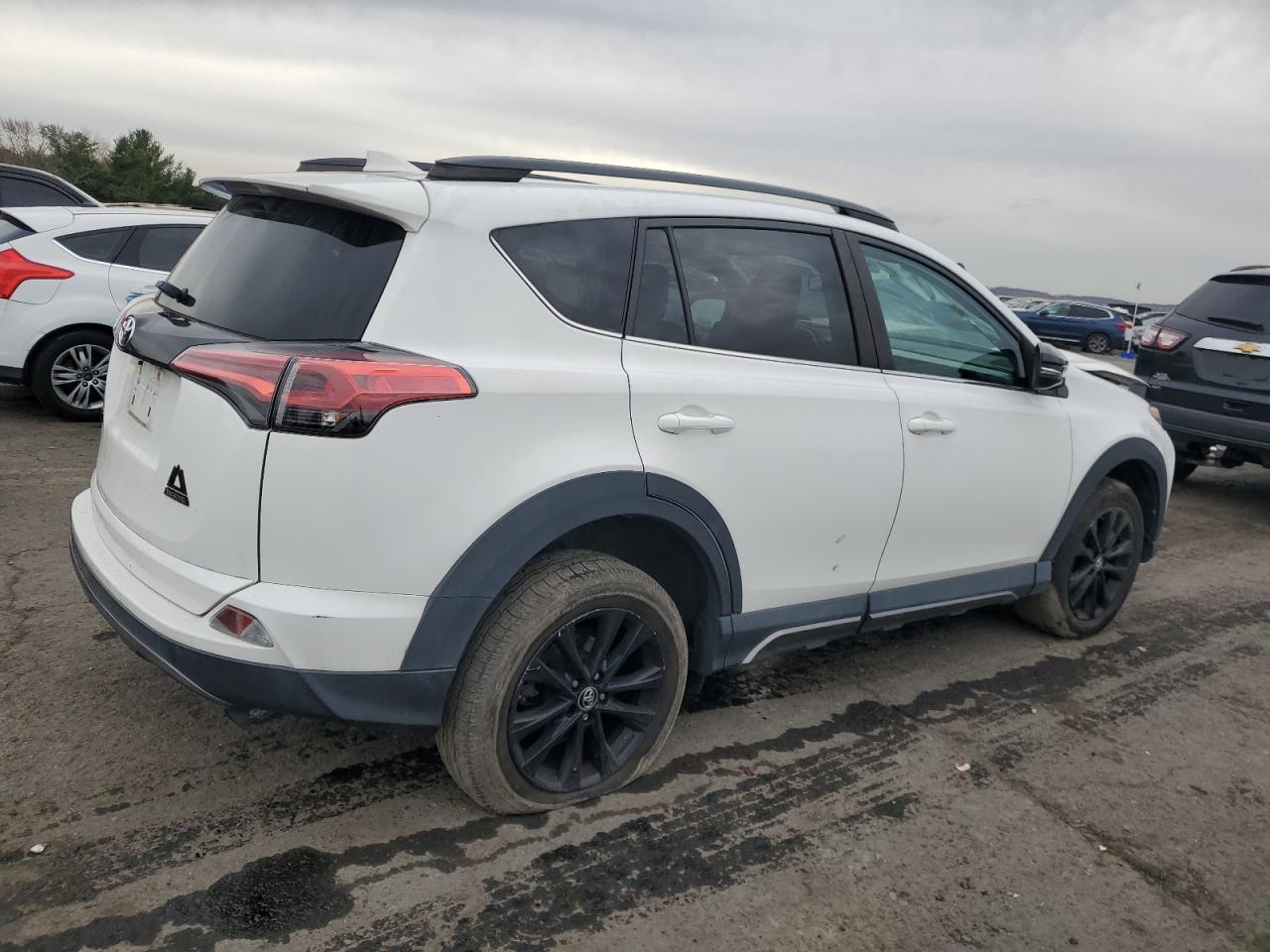 2018 Toyota RAV 4 - Image 3