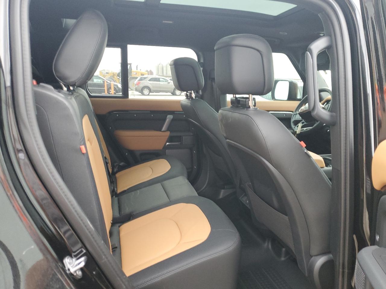2024 Land Rover Defender - Image 11