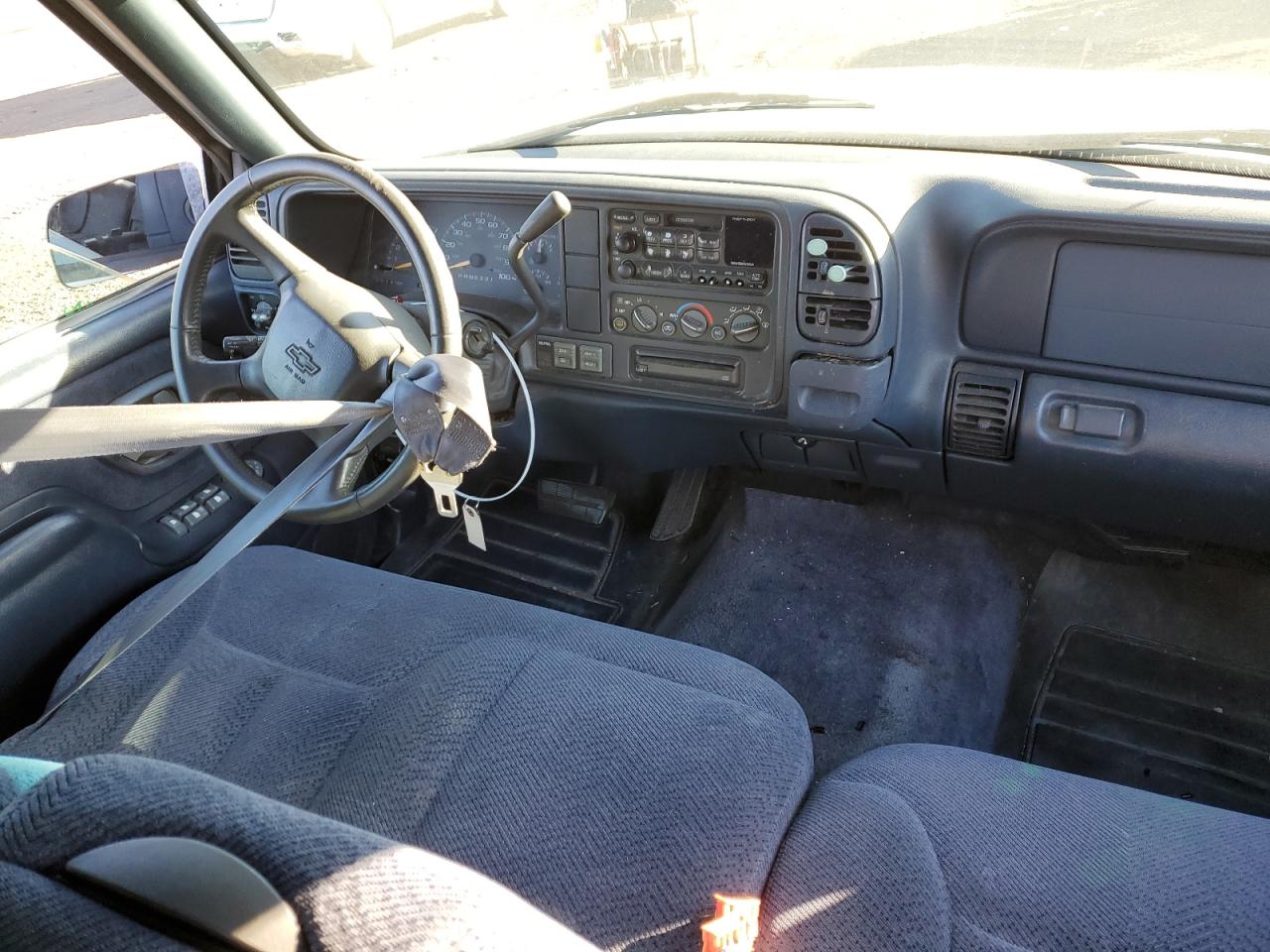 1999 Chevrolet Suburban - Image 8