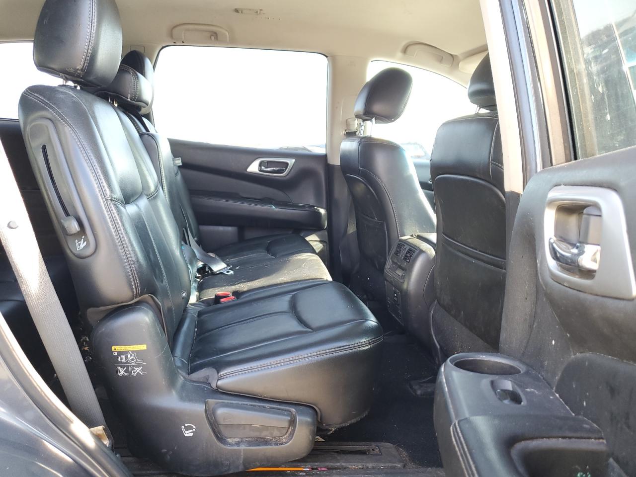 2016 Nissan Pathfinder - Image 11