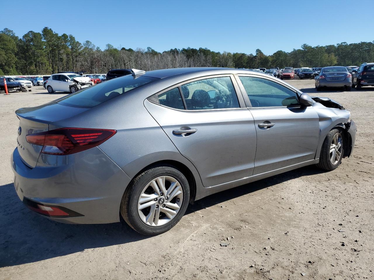 2019 Hyundai Elantra - Image 3