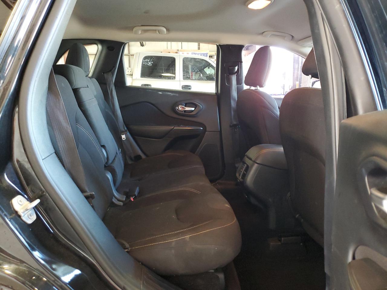 2016 Jeep Grand Cherokee - Image 11