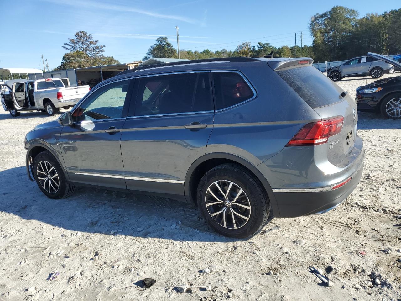 2021 Volkswagen Tiguan - Image 2