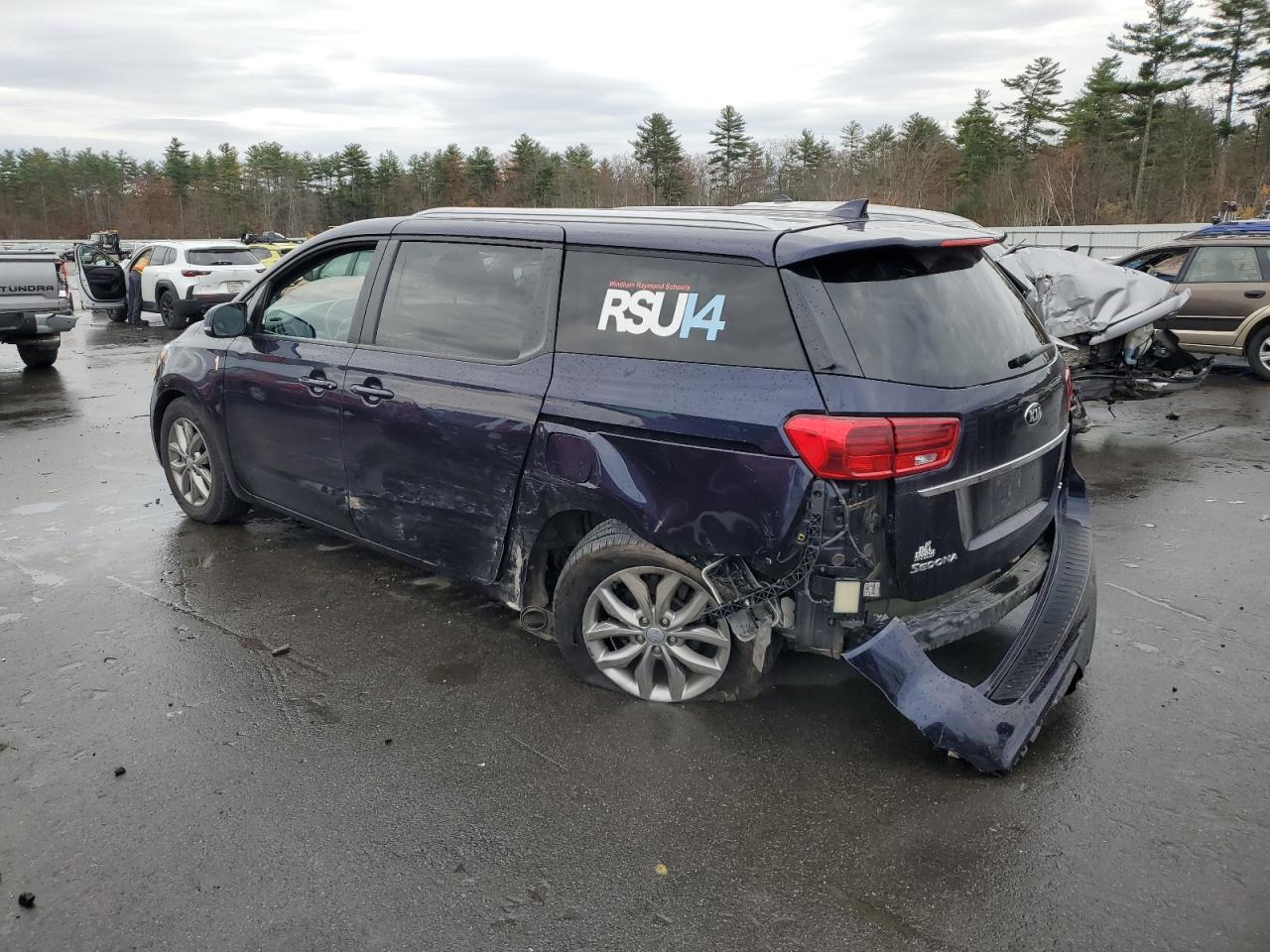 2020 Kia Sedona - Image 2