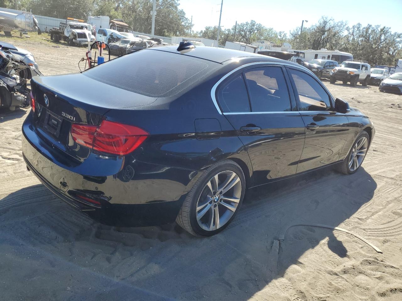 VIN WBA8B9G57JNU97441 2018 BMW 3 SERIES no.3