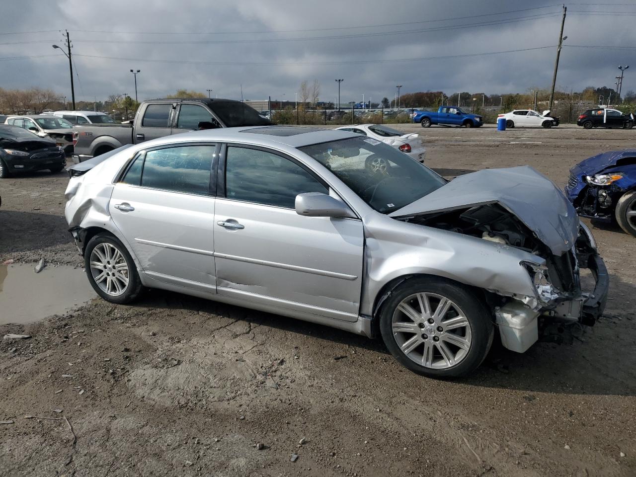 2010 Toyota Avalon - Image 4