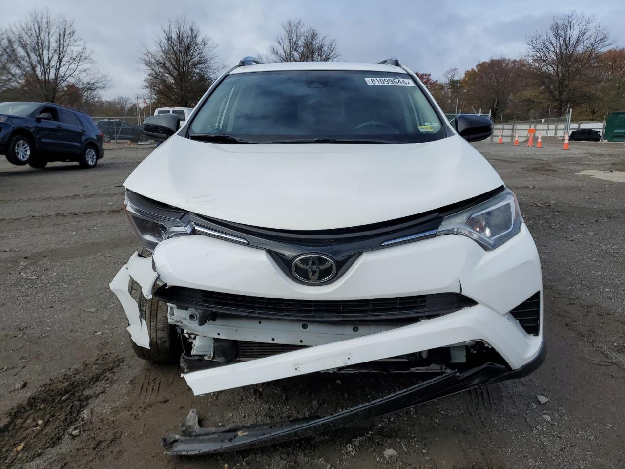 VIN JTMBFREV5HJ134668 2017 TOYOTA RAV4 no.5