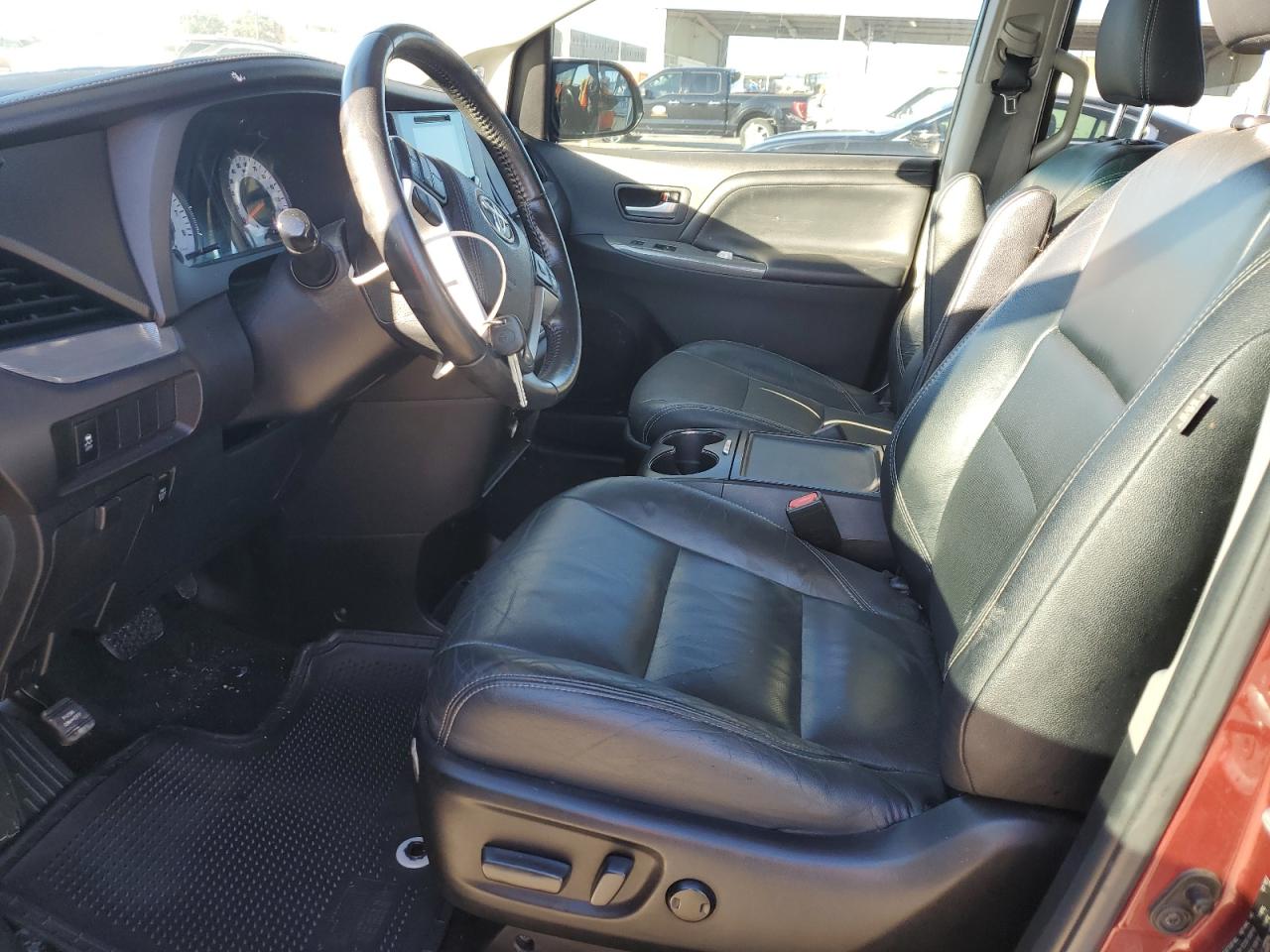 2015 Toyota Sienna - Image 7