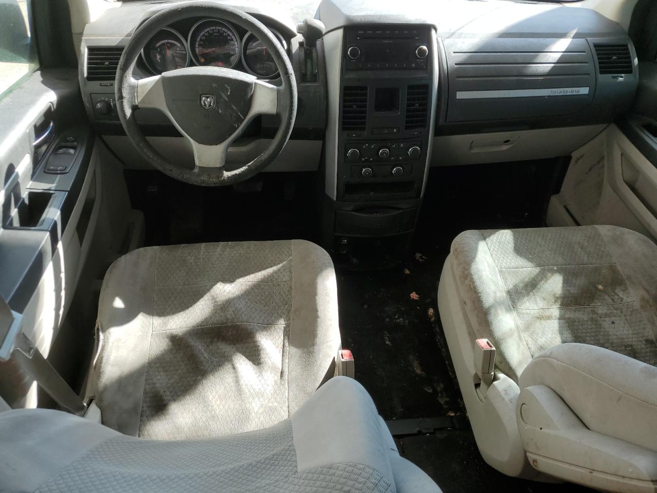 2010 Dodge Caravan - Image 8