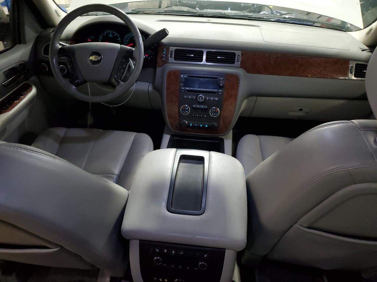 2008 Chevrolet Suburban - Image 8