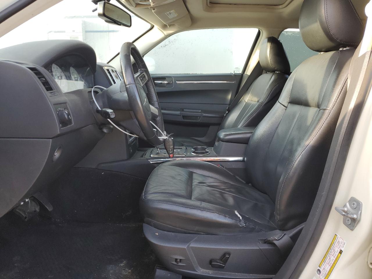 2010 Chrysler 300 - Image 7