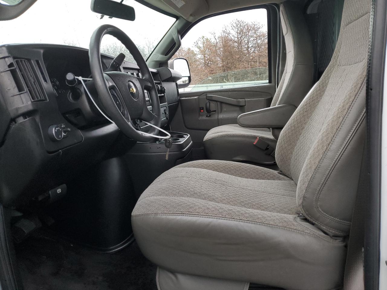 2018 Chevrolet Express G2500 VIN: 1GCWGAFG9J1165489 Lot: 82383924